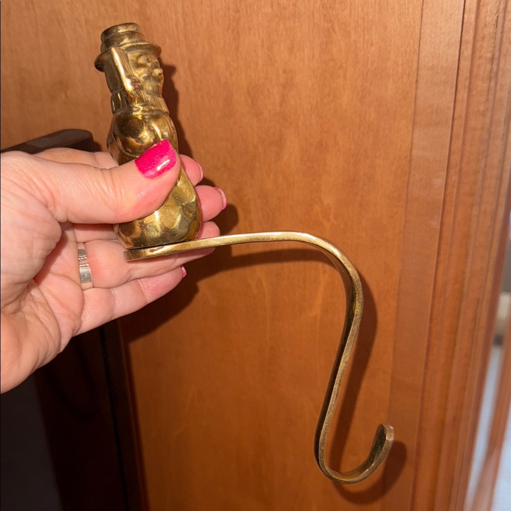 Brass Vintage Snowman Stocking Holder - Picture 9 of 11